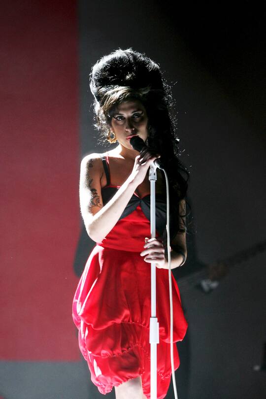 LONDON - FEBRUARY 14: Amy Winehouse rehearses on stage prior to the BRIT Awards 2007 at Earls Court 1 on February 14, 2007 in London, England. (Photo by Dave Hogan/Getty Images)