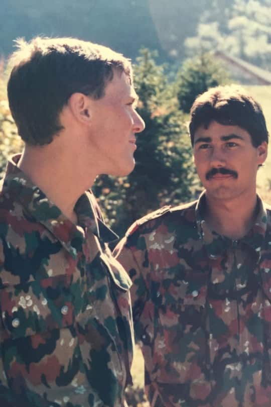 Im Militär bekleidet Pfister den Rang des Obersten. Hier im Bild (l.) als 22-Jähriger in der Offiziersschule. Später war Pfister Kommandant eines Rettungsbataillons.