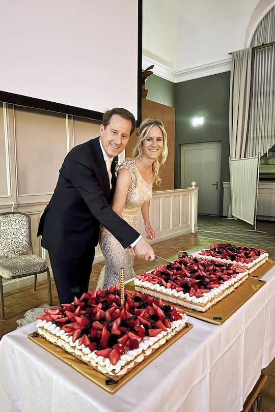 <p>«Mille-feuille ist Valerias Lieblingsdessert», sagt Thomas Aeschi. Bis vor Kurzem hatten sie zwei Wohn-sitze. Nach ihrem Rücktritt aus dem Gemeinderat von Schübelbach ist die Familie ab Sommer in Baar ZG zu Hause.</p>