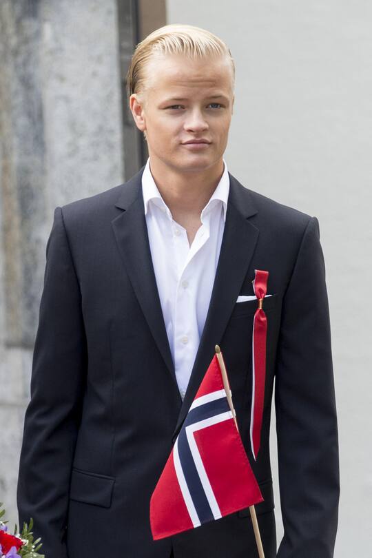 Norwegen ist erschüttert wegen eines Skandals von Marius Borg Hoiby, Sohn von Kronprinzessin Mette-Marit: Er soll eine Frau geschlagen haben.