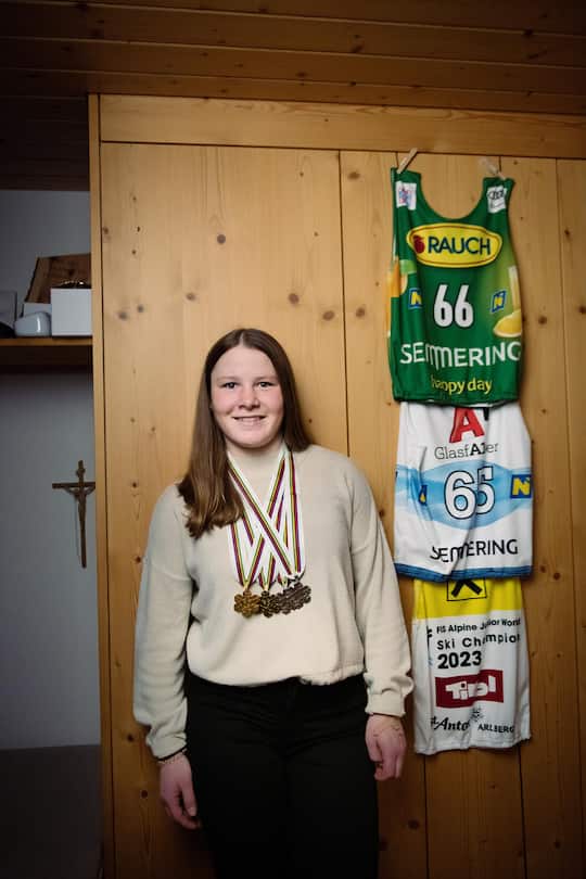 Stefanie Grob, Skirennfahrerin, C-Kader, Junioren-Weltmeisterin, zurück in der Heimat in Appenzell, 27. Januar 2023, Weissbad AI