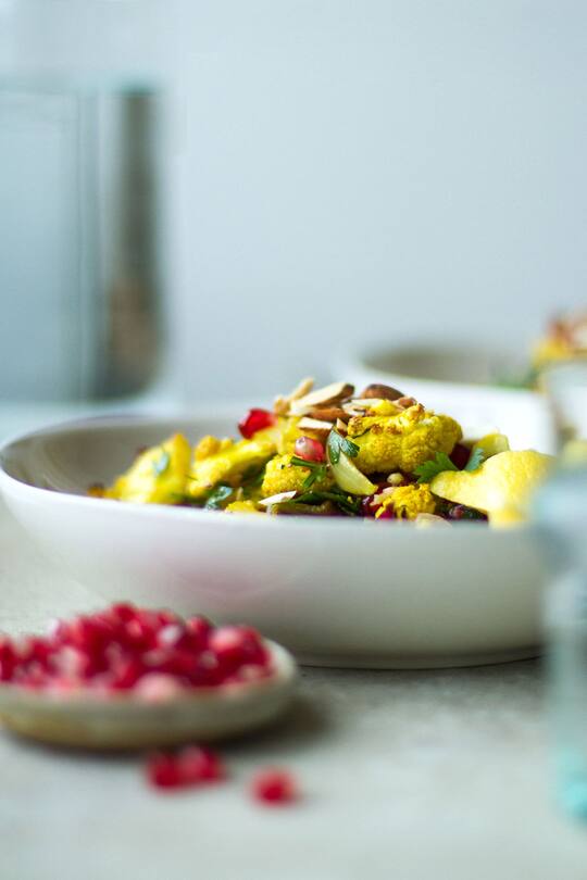 Blumenkohlsalat mit Kurkuma und Granatapfel