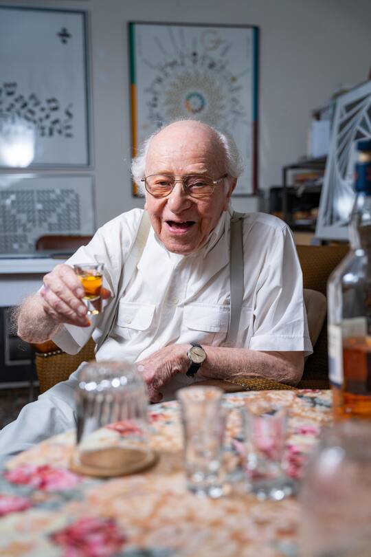 Foto: Joseph Khakshouri, 02.09.2024 Holocaust Ãberlebender Künstler Fishel Rabinowicz Wird 100. Wir haben Im in mitte Seiner Kunst in Locarno getroffen. Locarno (TI)