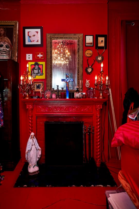 Susanne Bartsch apartement detail Chelsea hotel Susanne Bartsch ©Peter Lueders