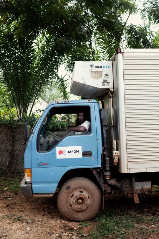 Kühlwagen mit Impfdosen