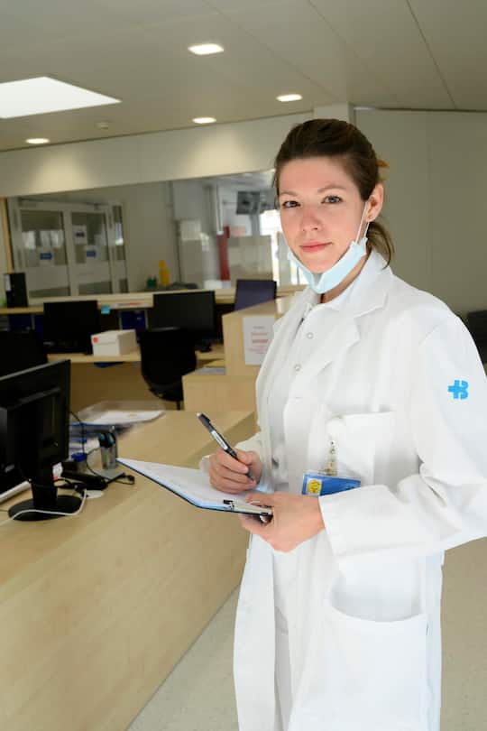 Corina Tomaschett ihr Wettlauf gegen die Zeit Corona Notstand mittendrin