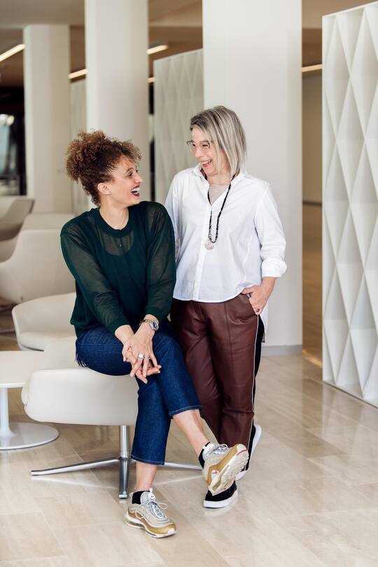 Silvia Binggeli, neue Chefredaktorin Schweizer Illustrierte und Monique Ryser, Blattmacherin, beim Fotoshooting im Medienpark, Zürich, 2022