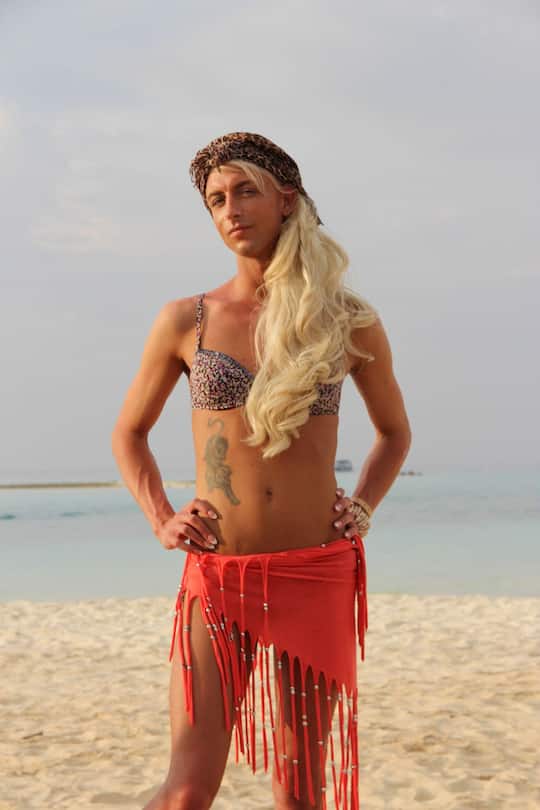 DSDS Betty Bambi Bikini oben ohne Brust fast nackt Malediven