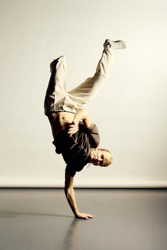 <p>Auch abseits des Parks fällt es Andri Ragettli schwer, still zu sitzen. Jemals einen Bürojob zu haben, bezeichnet er für sich als «unmöglich». Lieber wäre er Handwerker.</p>