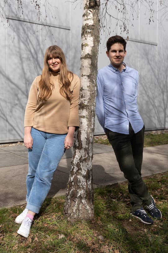 Dimpora, Anna Beltzung, CTO und Co Founder Mario Stucki, CEO und Co Founder fotografiert in Zürich am 13.3.2023 Dimpora stellen wasserdichte, hoch atmungsaktive Membranen auf Basis nachhaltiger Materialien her. Keine PFCs â keine Chemikalien.Â
