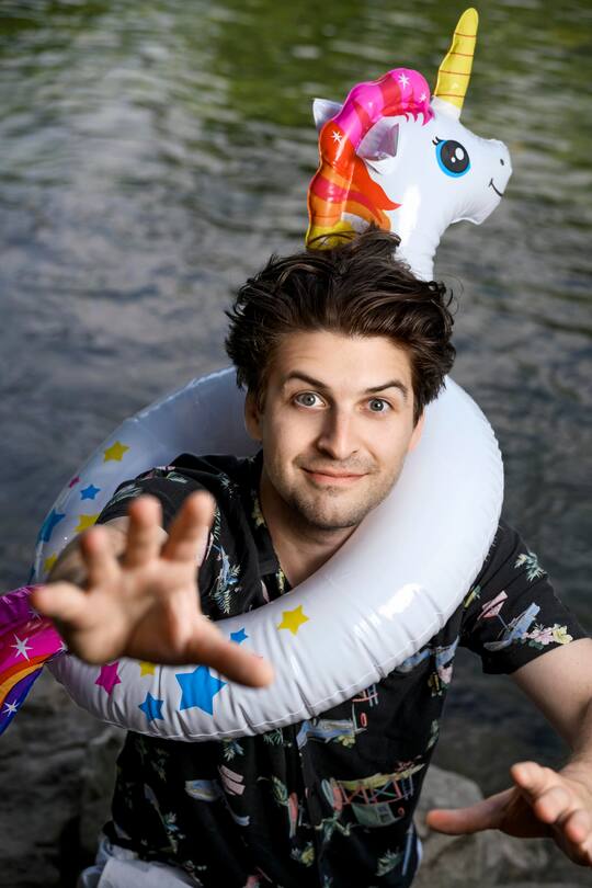 Patrick Karpiczenko Komiker Interview Kuenstliche Inteligenz generierte Bilder Heidi Trailer Limmat Zuerich Altstetten 2023 Fotos: Geri Born