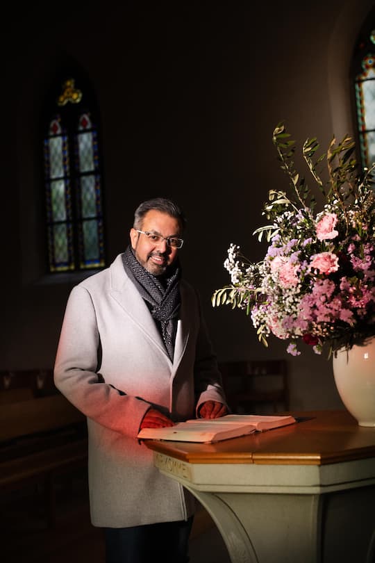 Nik Gugger, Nationalrat , EVP, zu Hause in seinem Restaurant in Winterthur, mit Ehefrau Beatrice Gugger-Josi, 7. Februar 2024