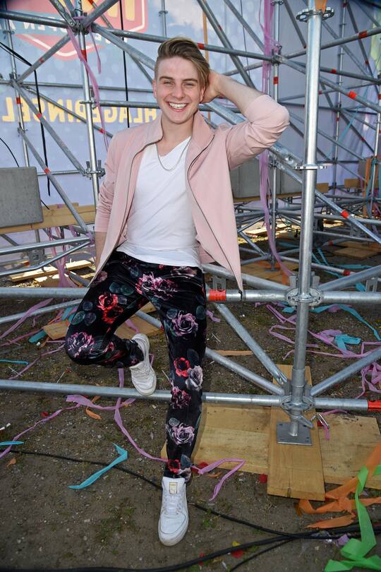 BERLIN, GERMANY - MAY 22: Vincent Gross during the Schlagerinsel Open Air at Zentraler Festplatz on May 22, 2022 in Berlin, Germany. (Photo by Tristar Media/Getty Images)