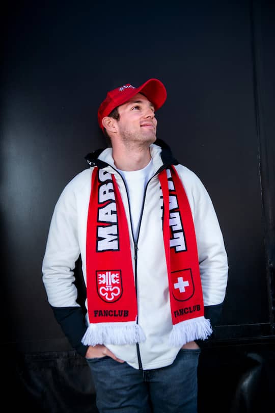 Marco Odermatt, Schweizer Skirennfahrer und Gesamtweltcupsieger 2021/2022 mit Kumpel und ehemaligem WG-Partner