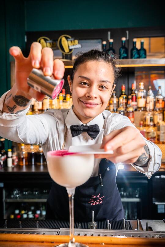 Foto: Joseph Khakshouri 07.12.2023 Weinachts Drinks 2023! Barkeeperin Sarah Madritsch in Caminadaâs IGNIV Zürich (ZH)