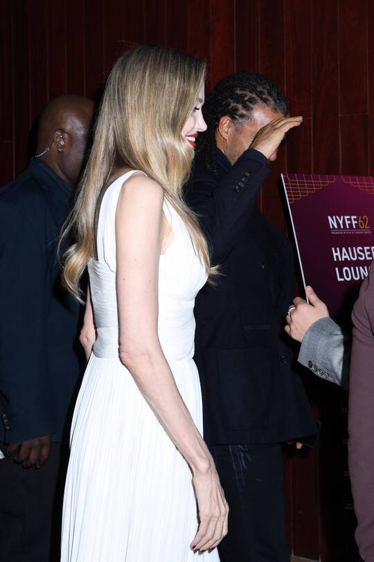 <p>Am 29. September 2024 tauchte Angelina Jolie mit einem neuen Mann am New York Film Festival auf.</p>