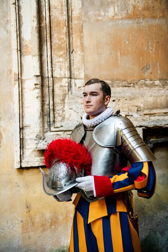 Bundesratspraesidentin Viola Amherd, Besuch Vereidigung Schweizer Gardisten am 6. Mai 2024, Vatikan, Italien, Gardist Nicola Damann, Gossau SG