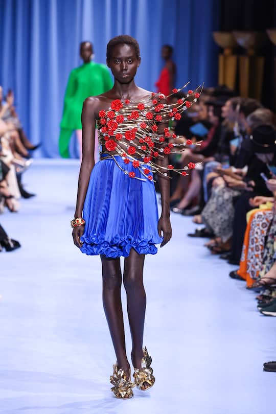 PARIS, FRANCE - SEPTEMBER 27: (EDITORIAL USE ONLY - For Non-Editorial use please seek approval from Fashion House) A model walks the runway during the Balmain Womenswear Spring/Summer 2024 show as part of Paris Fashion Week on September 27, 2023 in Paris, France. (Photo by Peter White/Getty Images)