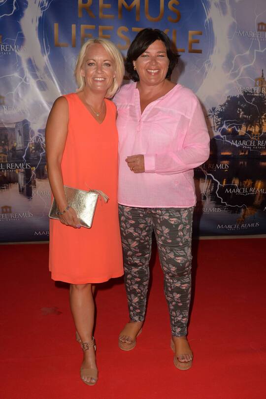 Vera Int-Ween (rechts) mit Christine Obermann (links) , 01.08.2019, S Arenal (Spanien), Event, Party, Marcel Remus Lifestyle Night 2019 *** Vera Int Ween right with Christine Obermann left, 01 08 2019, S Arenal Spain , Event, Party, Marcel Remus Lifestyle Night 2019 xklx