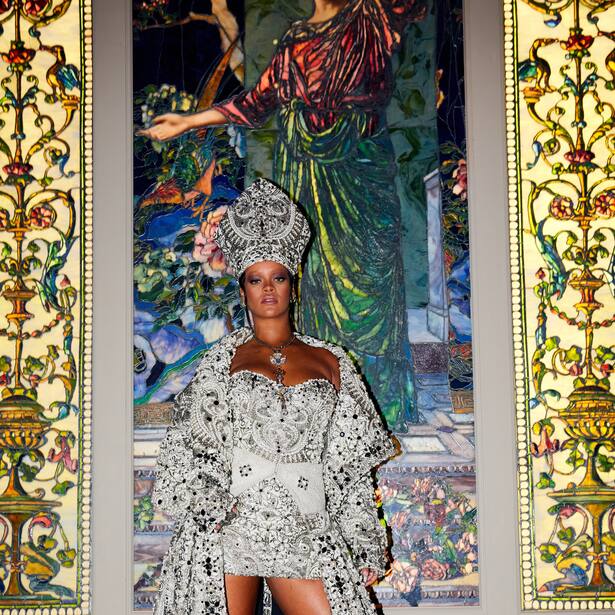 NEW YORK, NY - MAY 07: Rihanna attends Heavenly Bodies: Fashion & The Catholic Imagination Costume Institute Gala at The Metropolitan Museum of Art on May 7, 2018 in New York City. (Photo by Taylor Jewell/Getty Images for Vogue)