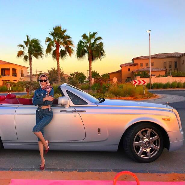 Instagram/bellahadid