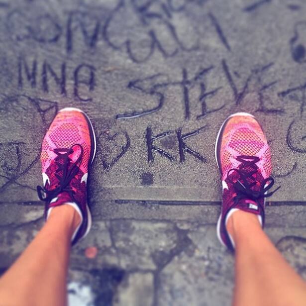 instaTrend Shoe-Selfie