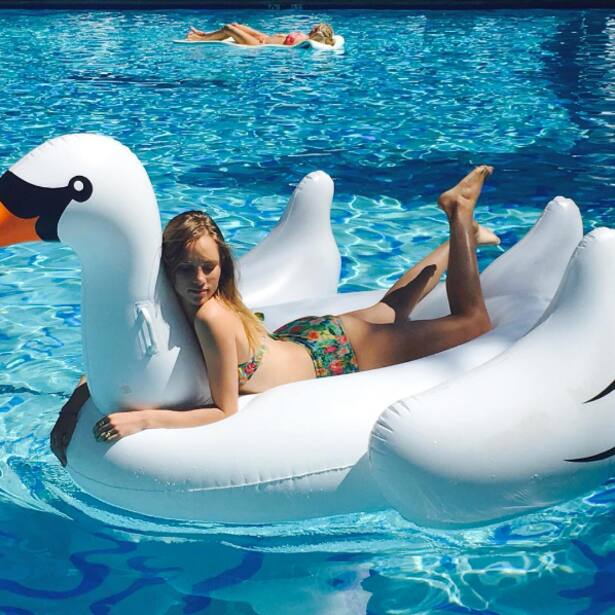 instatrend pool floats
