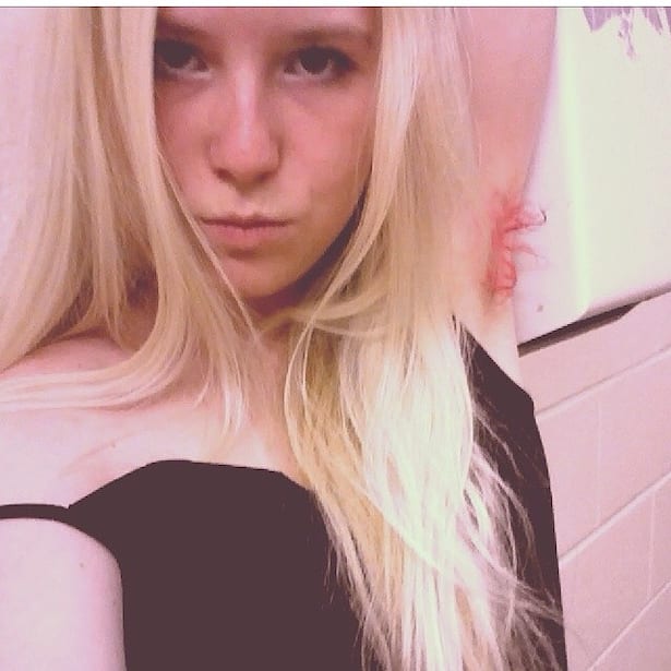 Achselhaare färben Trend Instagram Tumblr #DyedArmpit