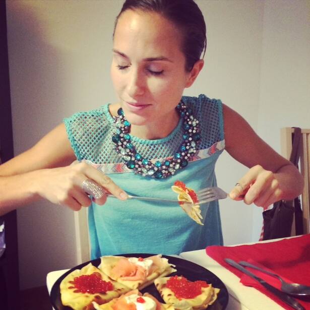 Zoe Torinesi lässt sich von Anastasia bekochen