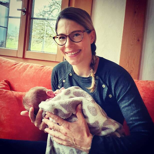 sonia kälin mit baby lena