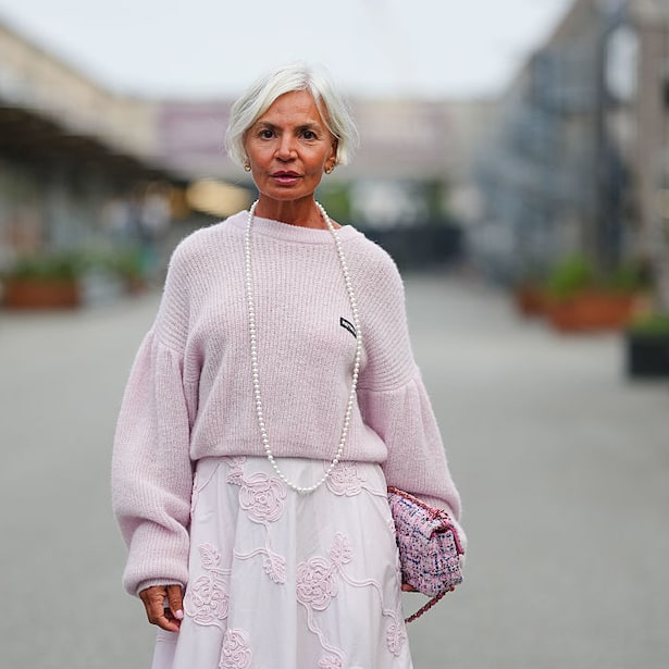 Ob Influencerin Grece Ghanem wohl Matcha statt Kaffee aus ihrem Cup trinkt? Klever wäre es.