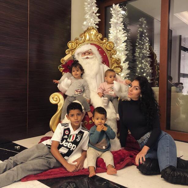 Cristiano Ronaldos Familie Freundin Georgina Rodriguez Zwillinge Mateo und Eva Baby Alana Martina und Sohn Cristiano Ronaldo Jr.