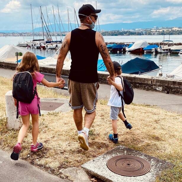 Robbie und Ayda Williams in der Schweiz, mit seinen Kindern am Genfer See, SI 08/2021