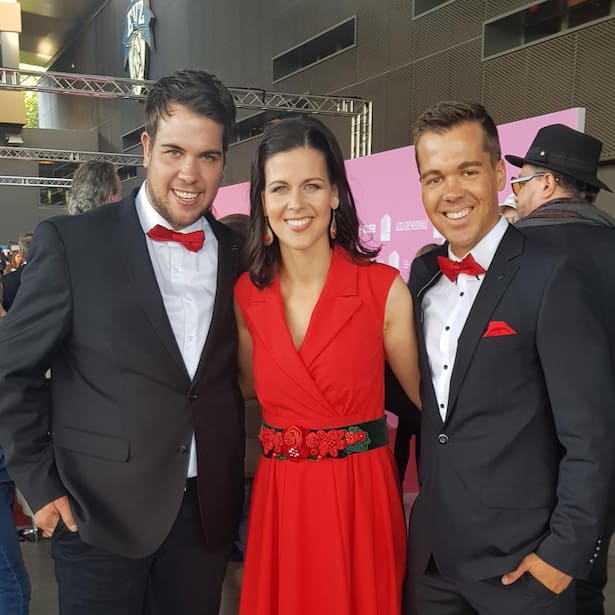 Melanie Oesch mit ihren Brüdern Mike und Kevin