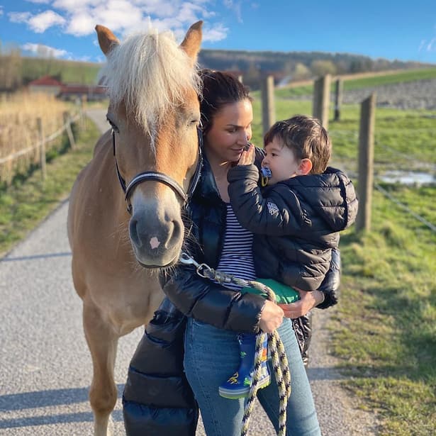 Sila Sahin mit Sohn Noah