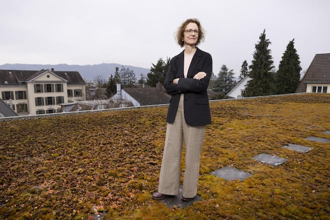 Economiesuisse-Chefin Monika Rühl auf dem Dach des Sitzes des Wirtschafts-Dachverbands in Zürich. Sie will Trump dringend ein paar Punkte erklären.