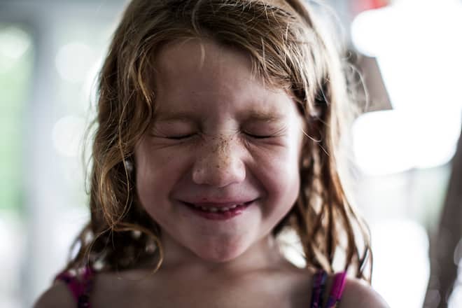 Tics und Tourette bei Kindern: Ein Grund zur Sorge?