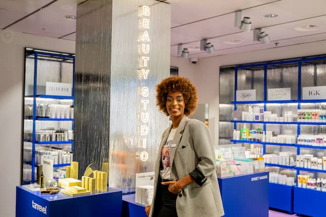 Abteilungsleiterin Oihane Narro im neuen Beauty Studio im Globus Luzern