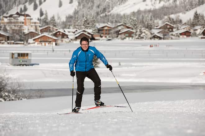 Albert Roesti am 18.1.2017 beim Langlaufen in seinem Heimatdorf Kandersteg. Beim Start der Loipe am "Muggenseeli". Foto: Bernard van Dierendonck (SI_2017_04 mrd) "Winter Illustrierte"
