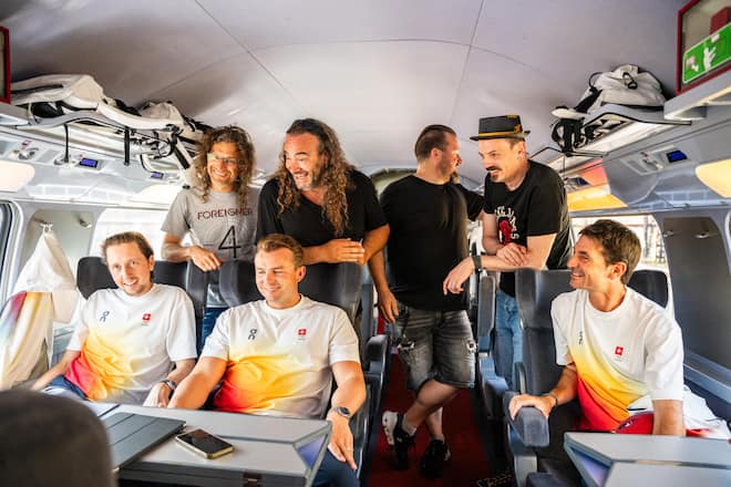 Foto: Joseph Khakshouri, 28-31.07.2024 Olympia Marathon mit Megawatt. Im TGV trafen sie das olympische Team der Schweiz die mit ihren Pferden antreten werden. Paris (F)