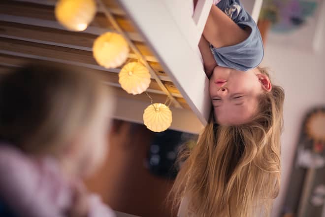 Kinder im Etagenbett