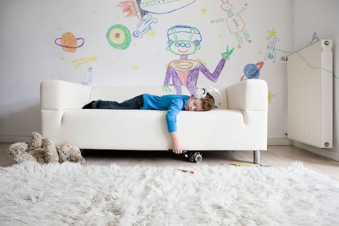 Kind macht Mittagsschlaf