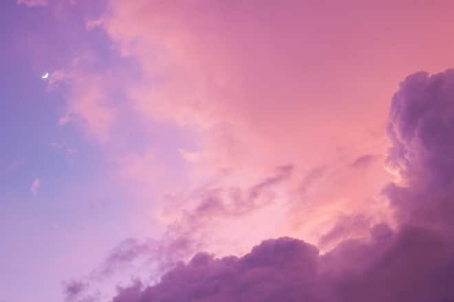 Rosaroter Wolkenhimmel