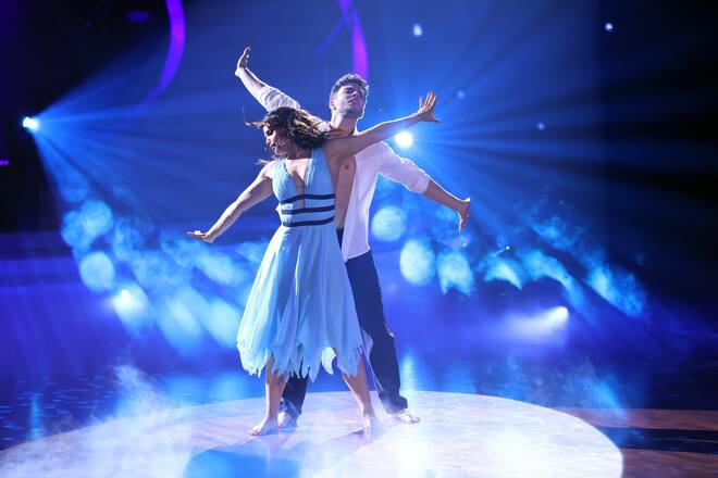 Christina Luft und Luca Hänni tanzen Wiener Walzer, Contemporary und Freestyle.Die Verwendung des sendungsbezogenen Materials ist nur mit dem Hinweis und Verlinkung auf TVNOW gestattet.