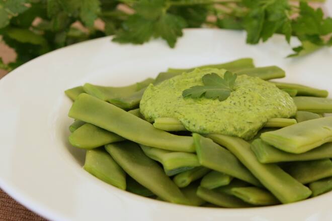 Cocobohnen mit rassiger grüner Sauce