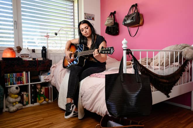 Oliver Keller, Stuntman, Produktionsfirma 1291, Tochter Geneva Keller die auch schon Stunts gemacht hat, zu Hause in Birwinkel TG, Produktionsfirma in Buergeln TG, Pontiac Firebitd Trans am, Kanton Thurgau, 2024, Fotos: Geri Born