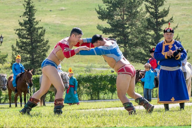 VOYAGE DE VIOLA AMHERD EN MONGOLIE ET AU JAPON DIMANCHE 4 AOUT Mini-Naadam Festival (fête nationale mongole)