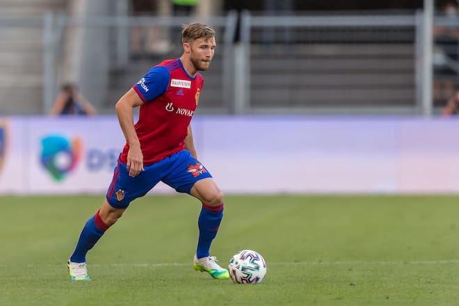 Silvan Widmer FC Basel im Baby Glück