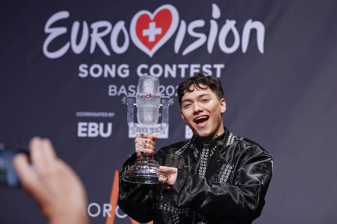 Der Österreicher JJ holte beim ESC 2025 den Sieg. Nun wünscht er sich einen Ausschluss Israels vom Contest im nächsten Jahr.