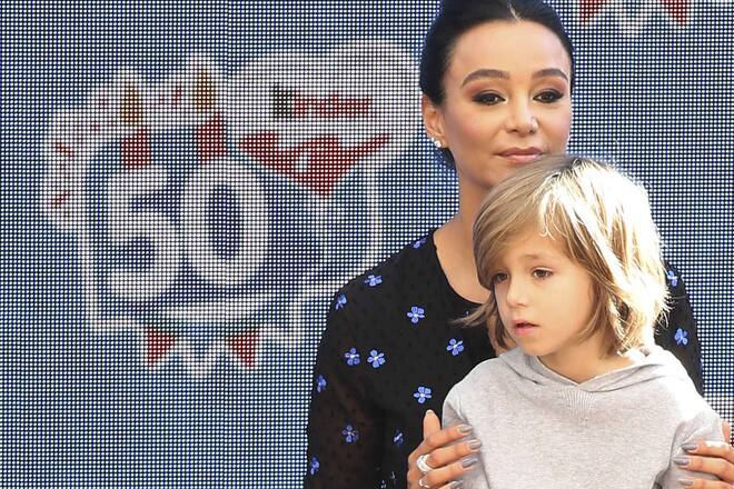 Verona Pooth mit Sohn Rocco und Freundin Minu und Lucia Strunz beim 50. Geburtstag von kinder im Heide Park Resort. Soltau, 14.10.2018 *** Verona Pooth with son Rocco and girlfriend Minu and Lucia Strunz at the 50th birthday of kinder in Heide Park Resort Soltau 14 10 2018 Foto:xH.xHartmannx/xFuturexImage